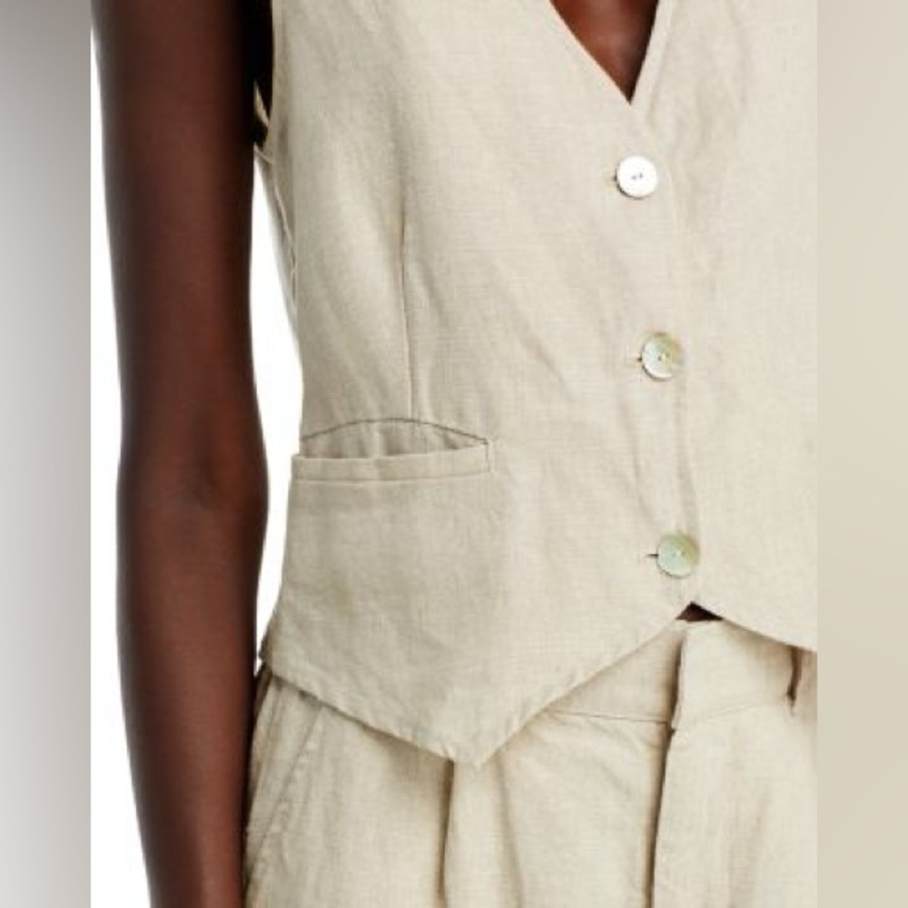 Bella Dahl
Linen Cinch Back Vest - Picture 5 of 13